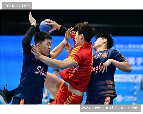 马尔基尼奥斯手球争议，裁判判罚引发双方球员围堵