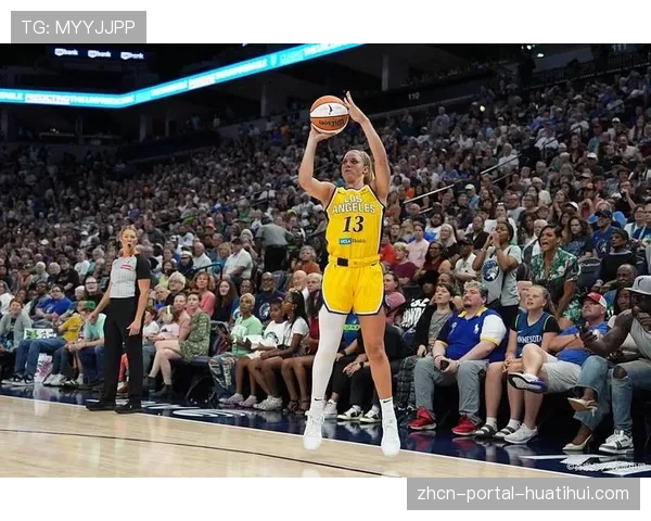 镜头聚焦:布里安娜·斯图尔特一次防守成功破坏火花队连续五次传导 镜头聚焦:布里安娜·斯图尔特一次防守成功破坏火花队连续五次传导